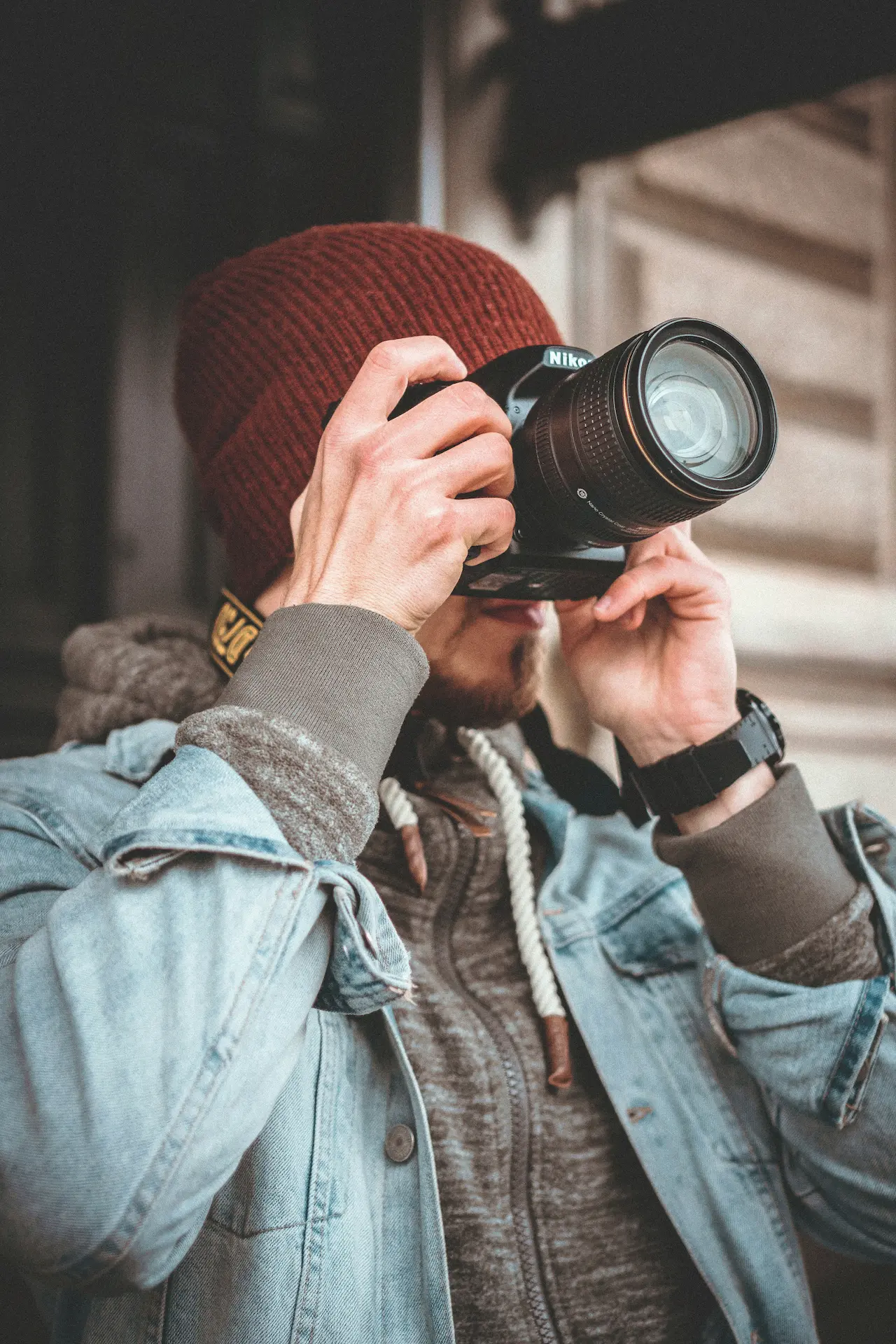 close up on a digital lens of a photographer's camera